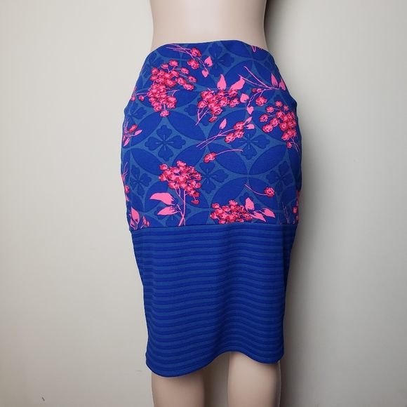 LULAROE Cassie Floral Skirt D60-2 - Picture 2 of 4